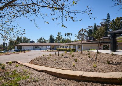 The front driveway and entrance of the Valle Vista facility